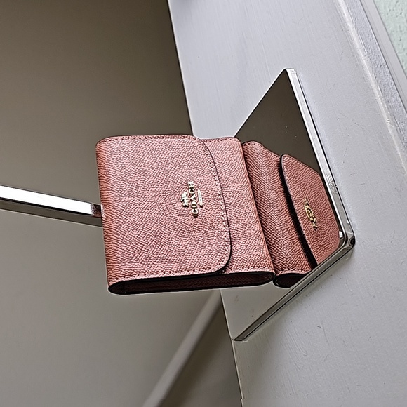 COACH F87588 Peach Crossgrain Leather Compact Trifold Wallet EUC - Picture 2 of 9